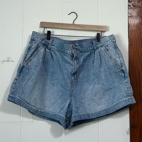 American Eagle Light Wash Mom Jean Shorts 20  Cuffed Pleated High Rise Denim - Picture 1 of 7